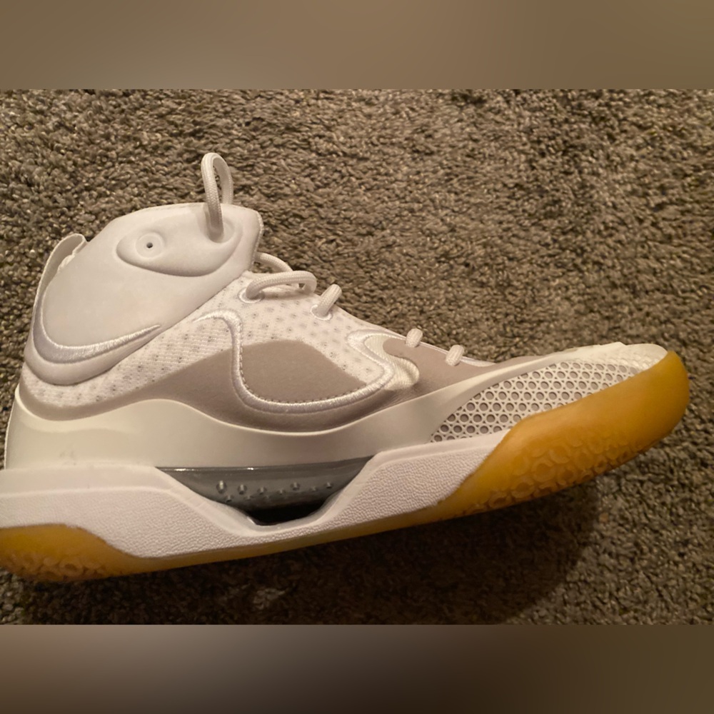 Avoli VOL || Mid White Gum
Size 8.5
Barely Worn
In Good Shape